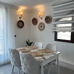 - Apartamento