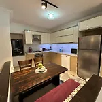 - Apartamento