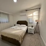 - Apartamento *